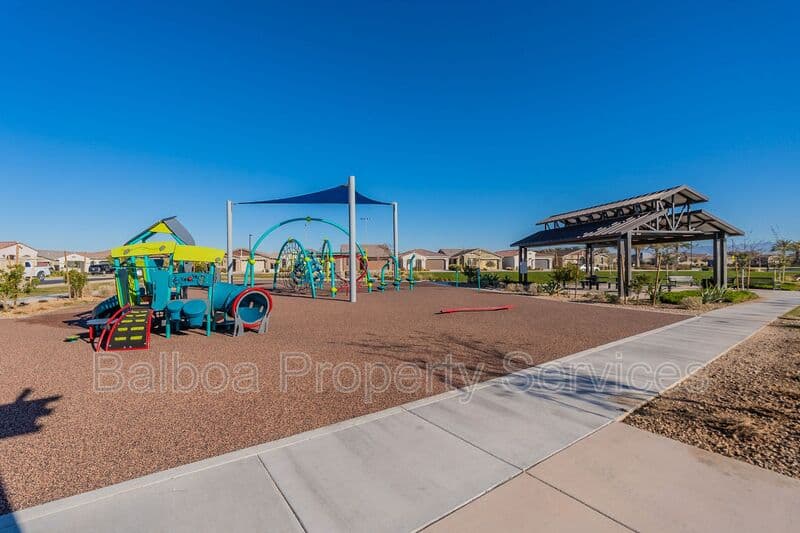 Mesa House: 5528 S Dillon Cir