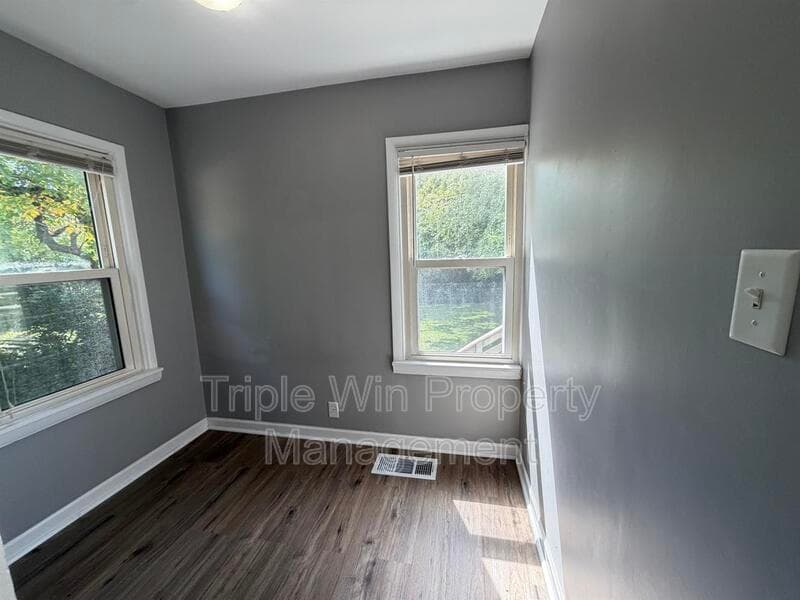 Maplewood House: 7790 Folk Ave.