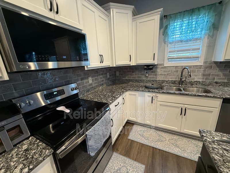 Smithfield House: 276 Sunfish St