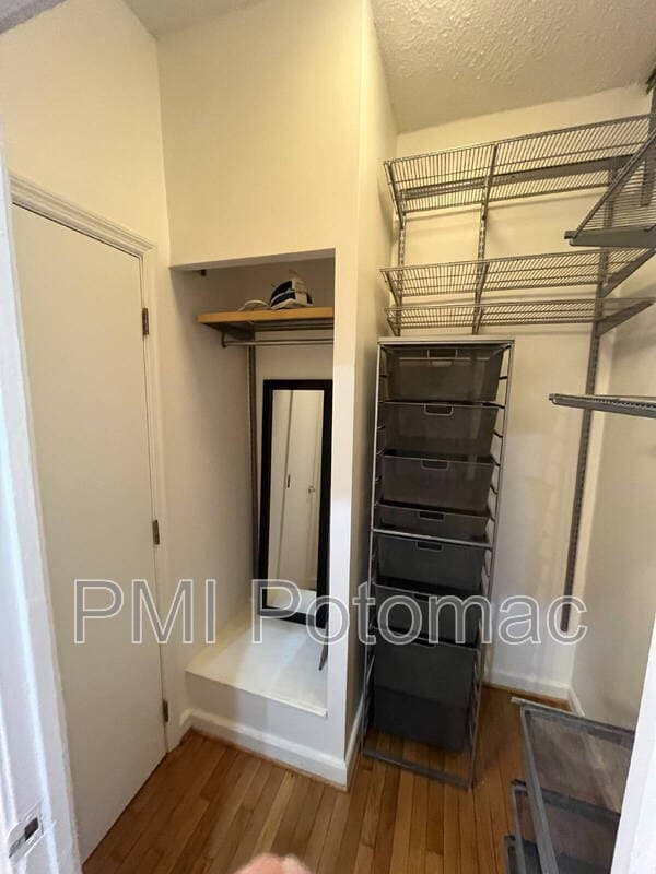 Washington Condo: 1401 Columbia Rd NW
