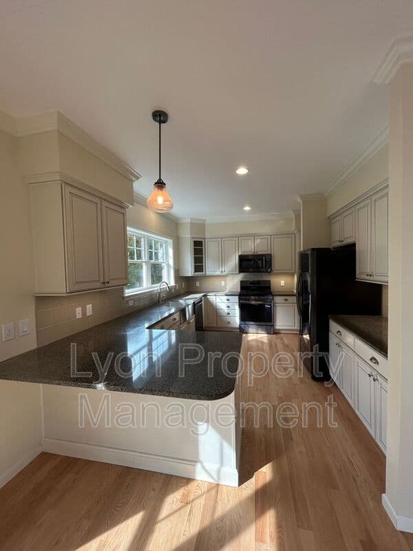North Kingstown House: 180 Sauga Ave