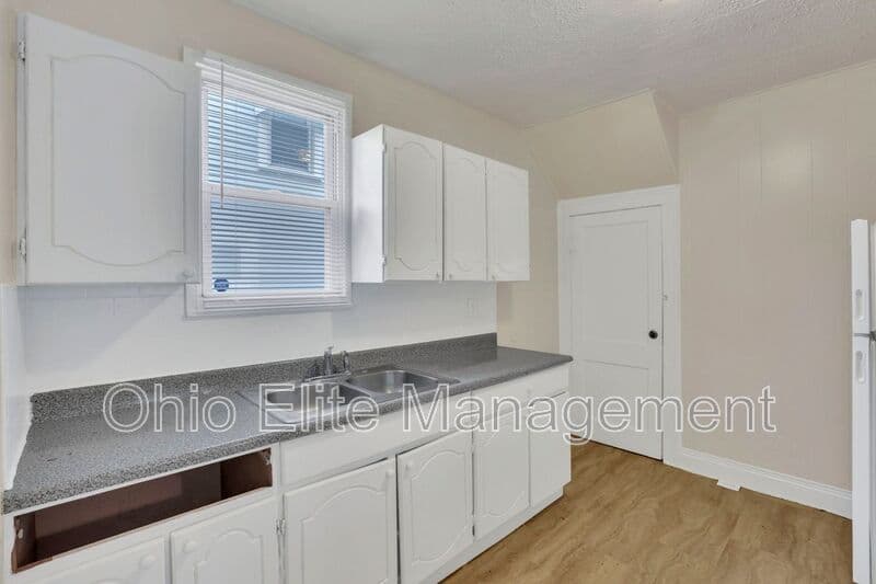 Columbus House: 243 N Wayne Ave