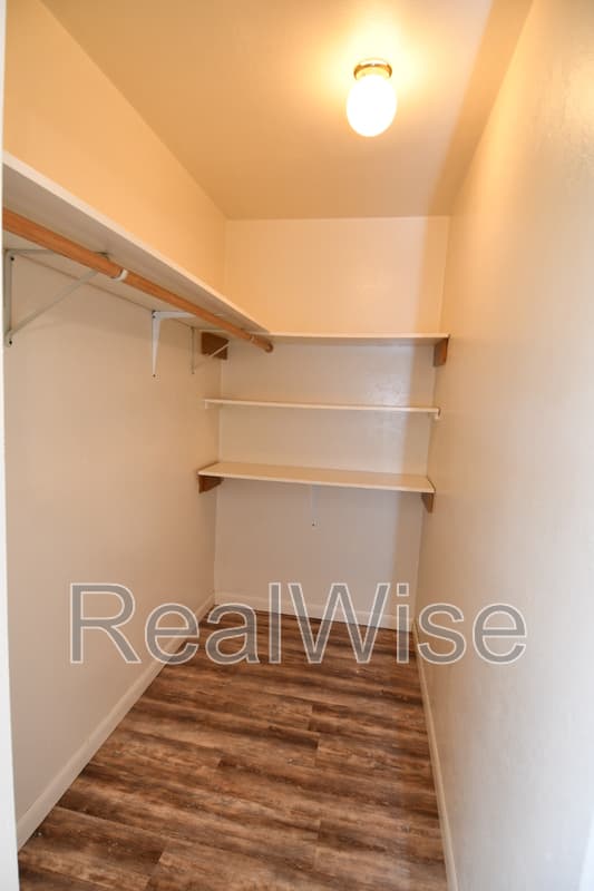 Roseburg House: 187 Georginna Dr