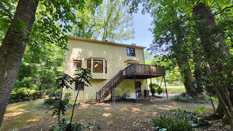 Alpharetta House: 310 Milesford Ct.