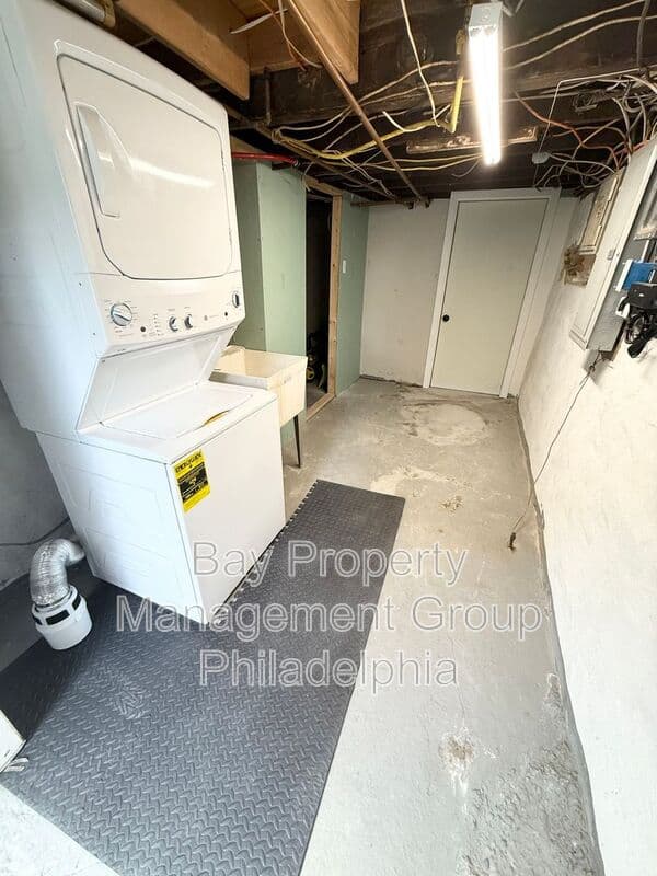 East Lansdowne Condo: 171 Lewis Ave
