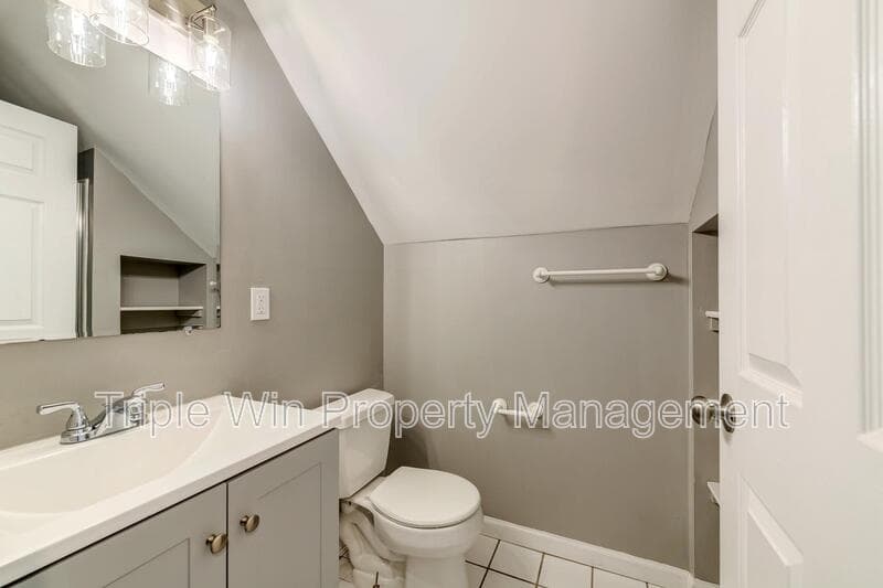 Saint Louis House: 8601 Virgil Ave