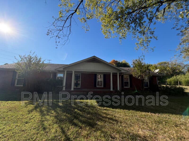 Murfreesboro House: 2988 Parkwood Drive