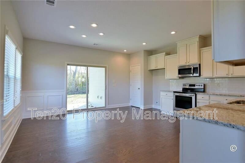 Smiths Station House: 128 Lee Road 2216