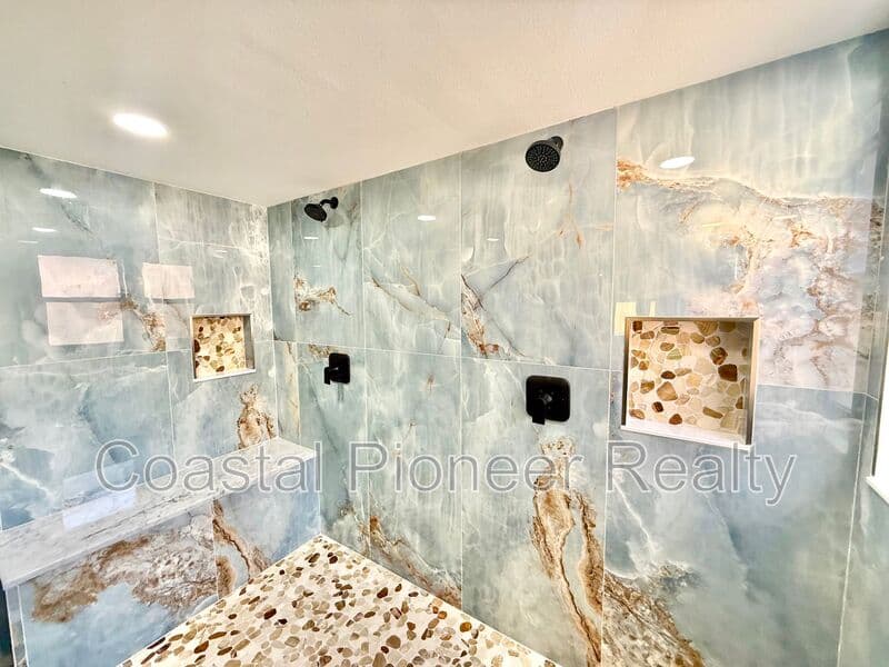 Tampa House: 8731 Huntfield St