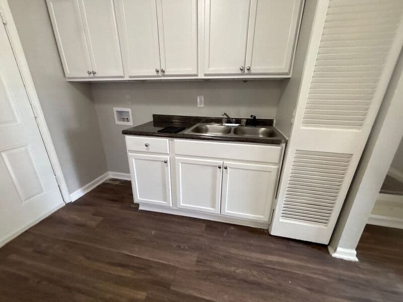 Memphis House: 4496 Range Line Rd
