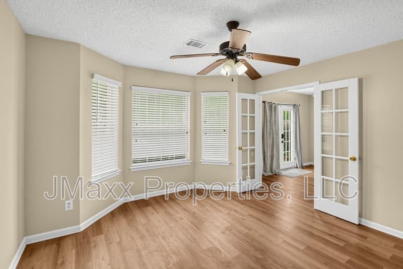 Lithonia House: 1560 Rogers Crossing Dr