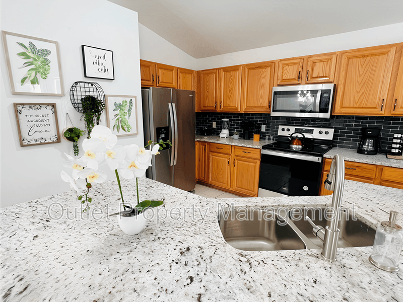 Davenport House: 122 Highgate Park Blvd