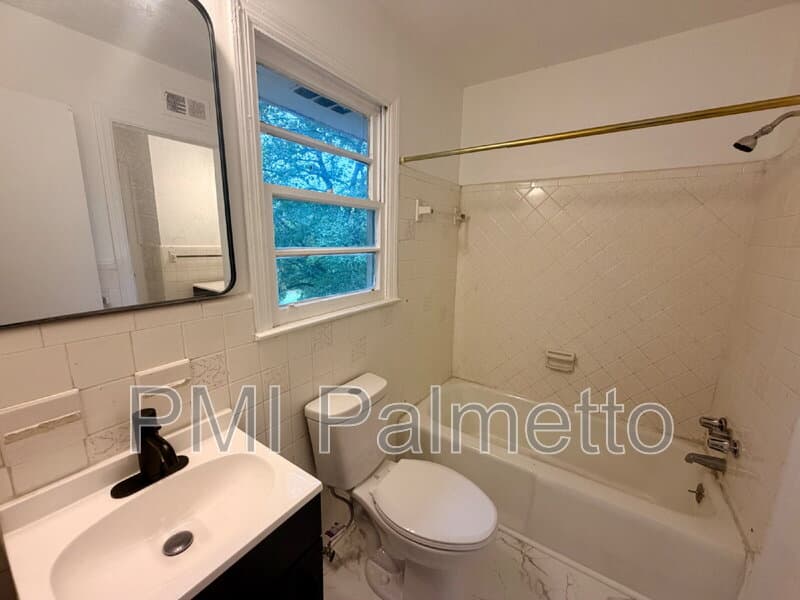 Columbia House: 7348 Parkview Drive