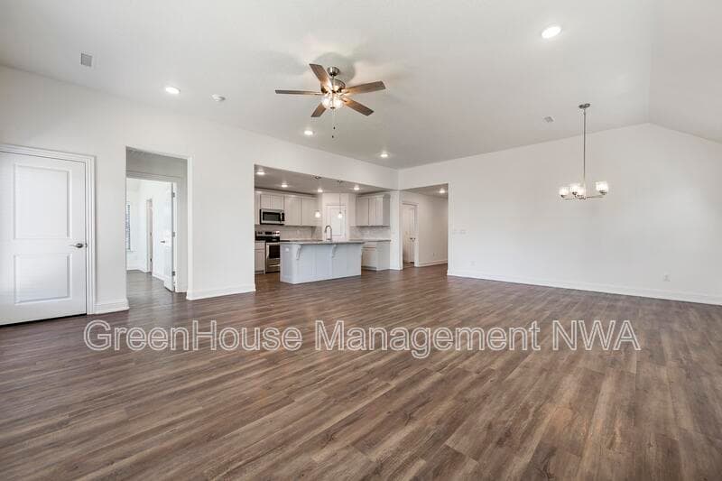 Siloam Springs House: 710 W Jillian Street