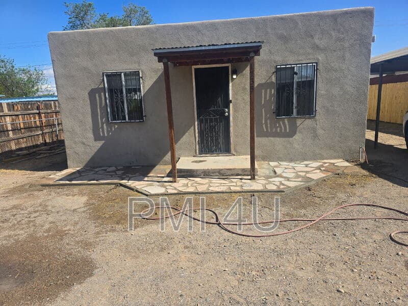 Albuquerque House: 1733 Indian School Rd NW