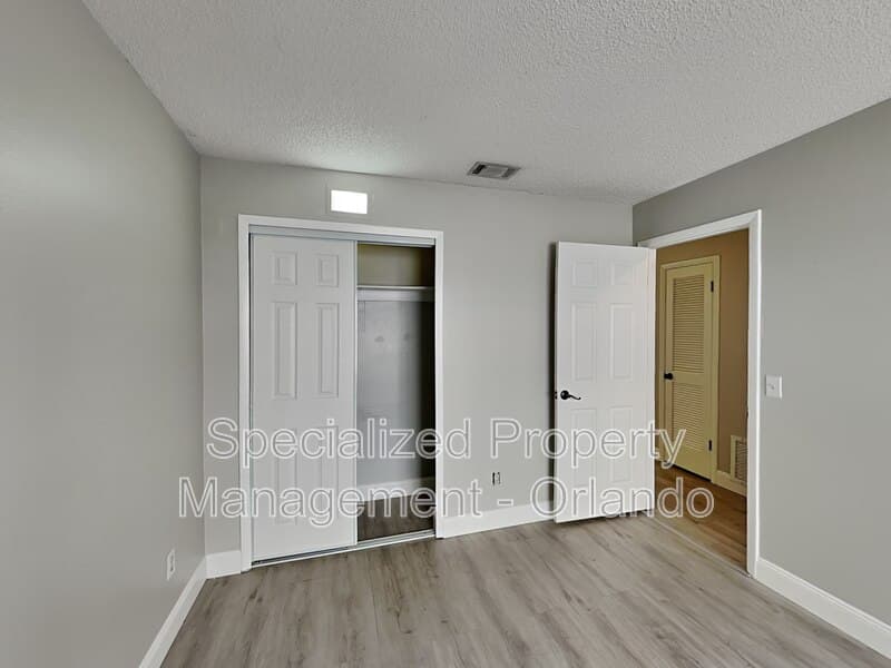 Longwood House: 220 S Fox Chase Pt