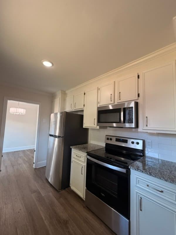 Columbia House: 224 Cambridge Lane Road