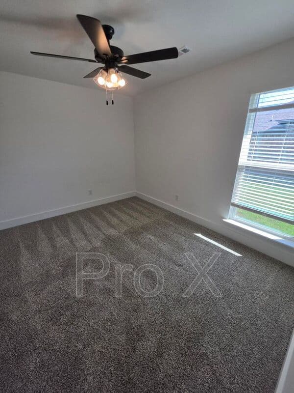 Webb city House: 333 e Greystone
