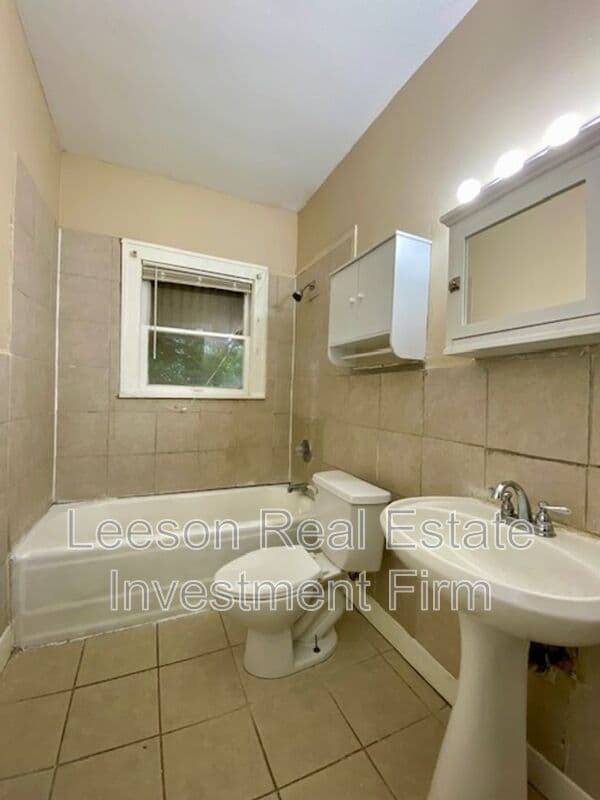 Shreveport House: 135 E Olive Street