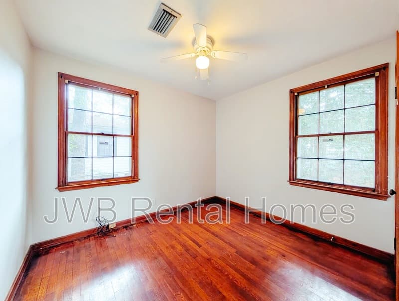 Jacksonville House: 1214 Kenmore St