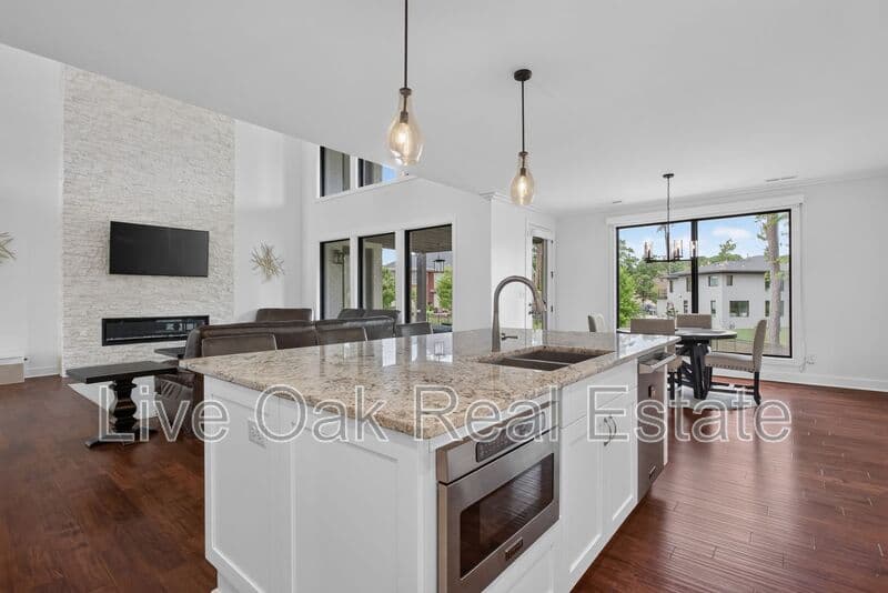 Virginia Beach House: 1316 Lambeth Lane