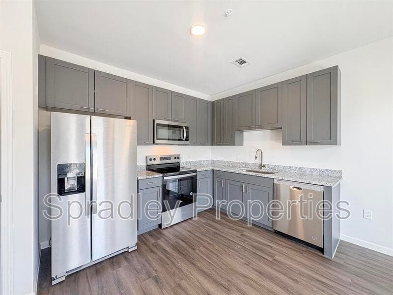 Belton Condo: 710 Shine St, Apt 1302
