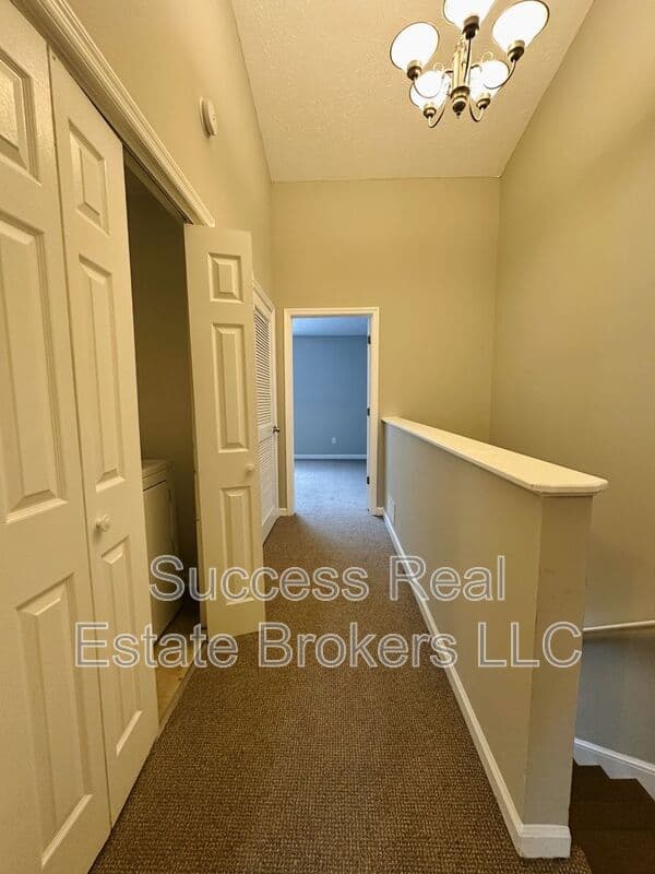 Kennesaw House: 1016 Kennesborough Rd NW