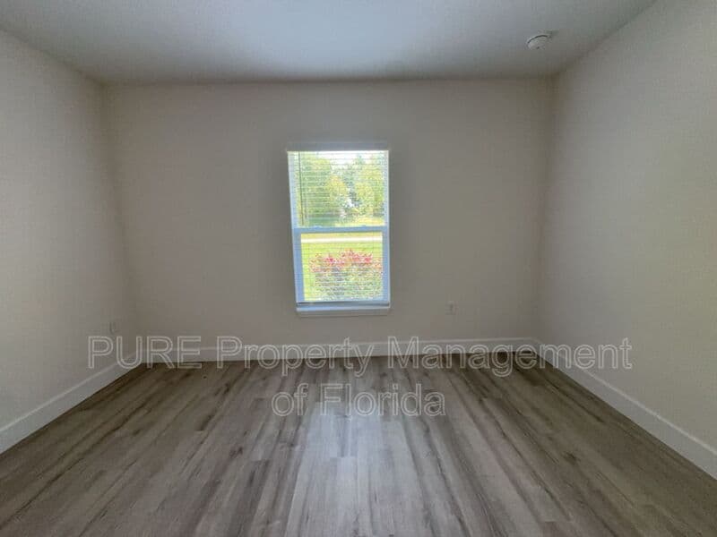 Ocala House: 11165 NW 7th Street