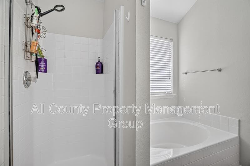 Fort Worth House: 6241 Trinity Creek