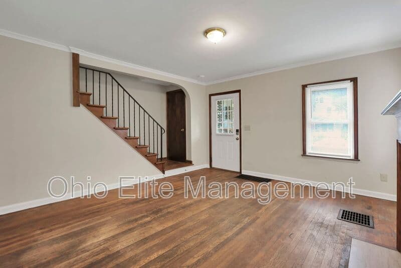 Columbus House: 53 S Burgess Ave