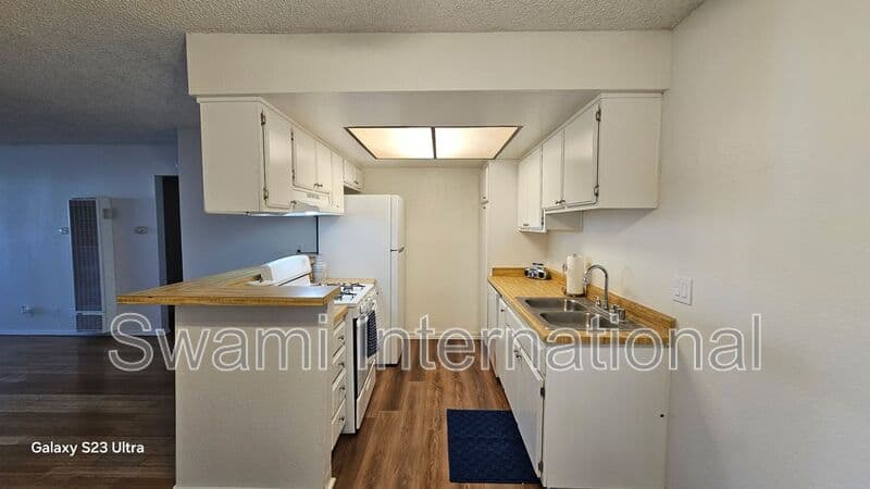 Bellflower Condo: 10030 Rosecrans Ave.