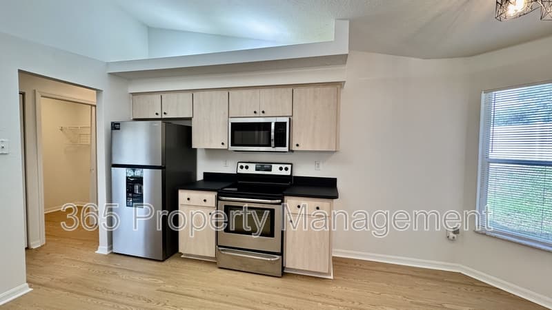 Spring Hill House: 12175 Katherwood Street