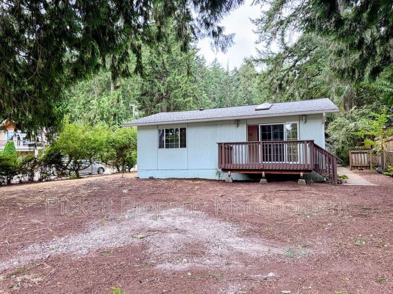 Poulsbo House: 12812 Lake Avenue NW