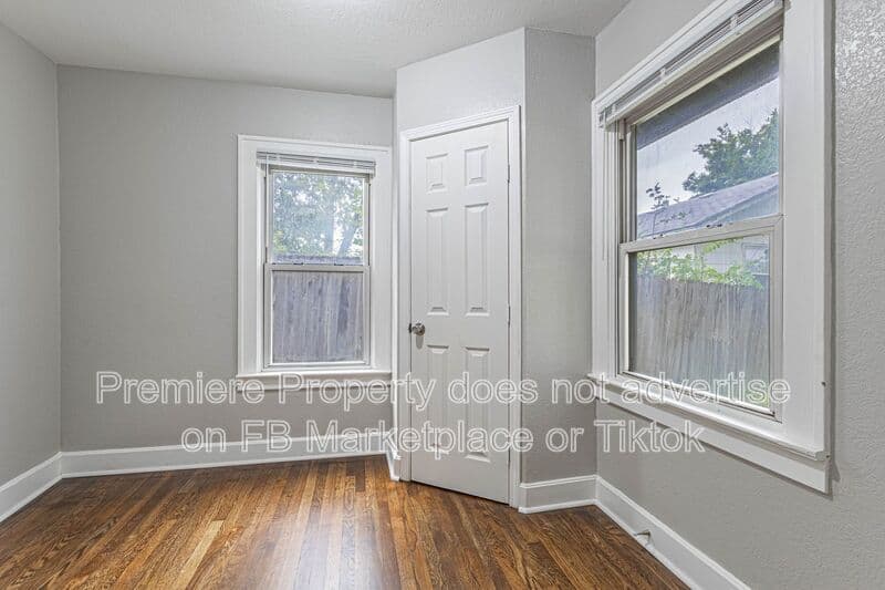 Kansas City House: 5034 N Chelsea Ave