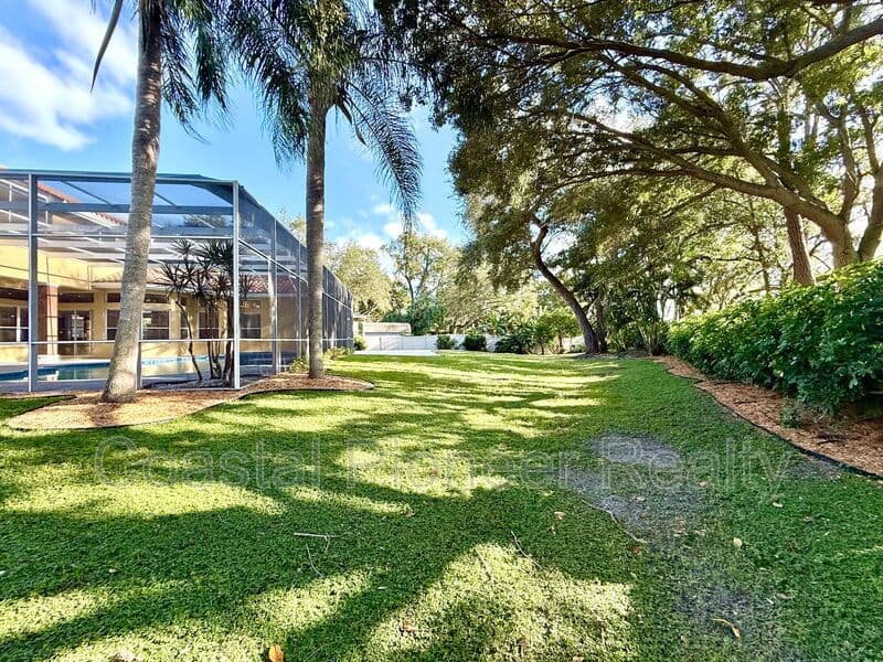 Largo House: 10334 Longwood Dr