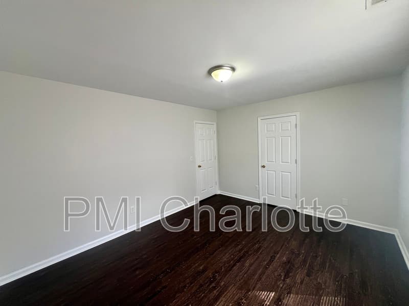Charlotte House: 6204 Easter Ln