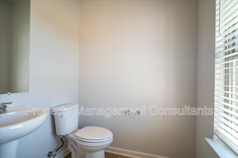 Athens House: 22857 Dashwood Ln