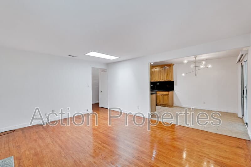 Sunnyvale House: 439 Glendale Avenue