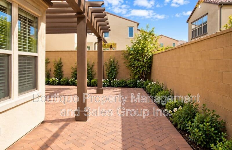Irvine House: 65 Devonshire