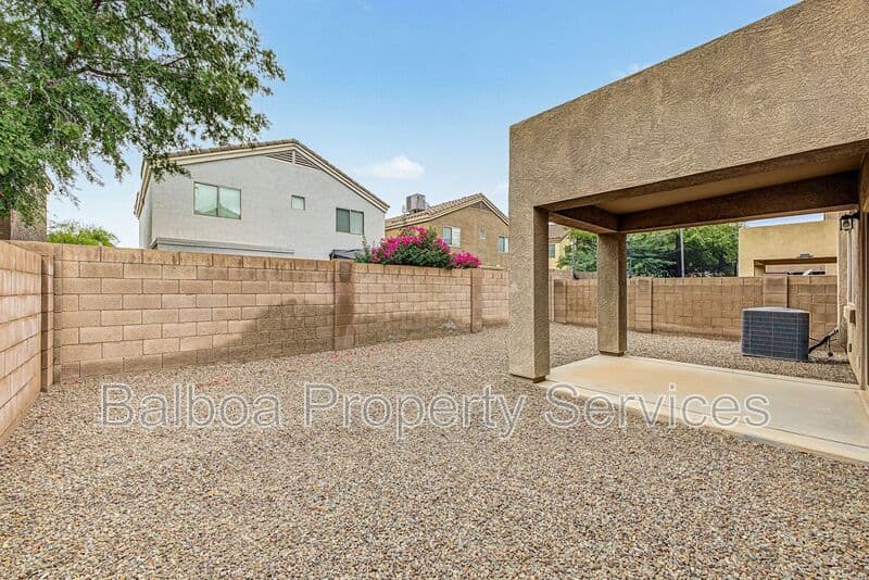 Florence House: 6135 E Paradise Ln