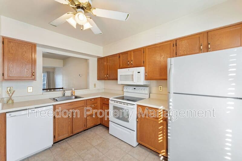 Warrenton Townhome: 726 Pine Tree Ct.