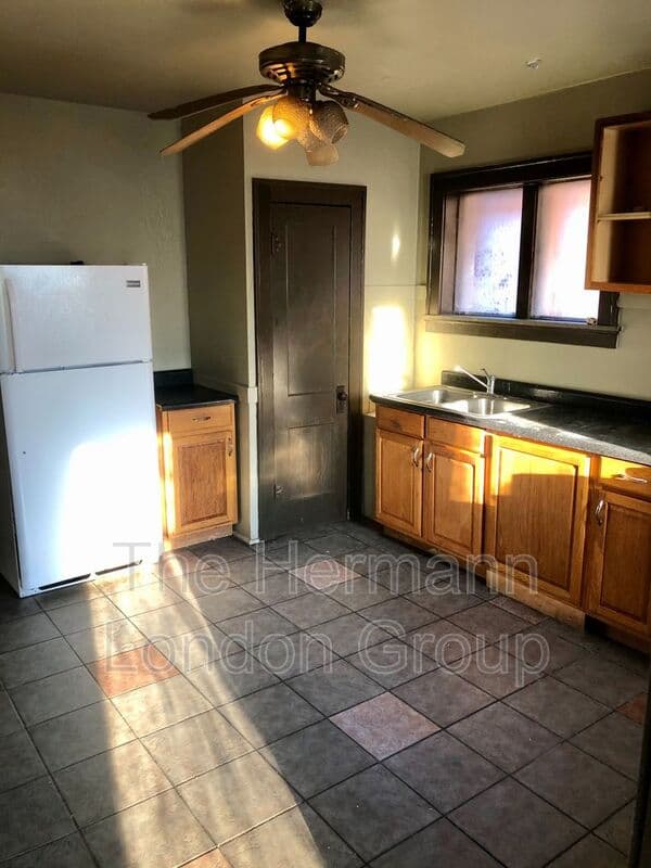 Saint Louis Condo: 924 Bates Street