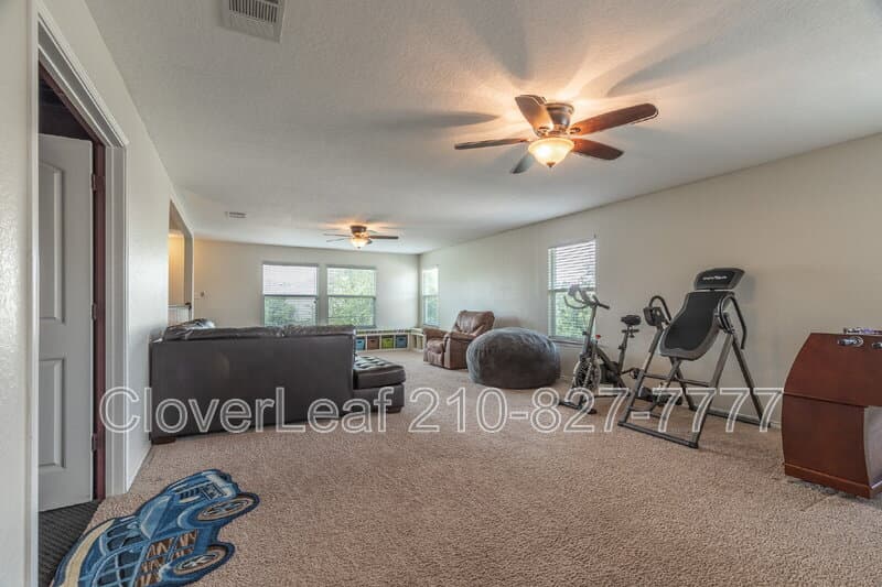 Schertz House: 764 Clearbrook Ave