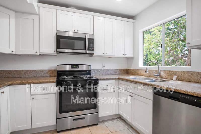 Tarzana Condo: 5700 Etiwanda Ave.