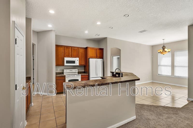 Jacksonville House: 14422 Christen Dr S