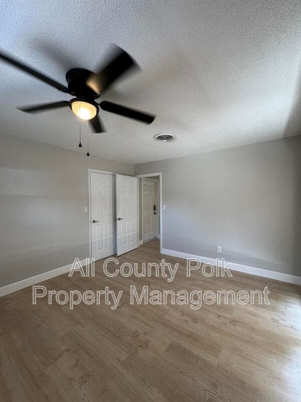 Bartow House: 2255 E Helen Cir