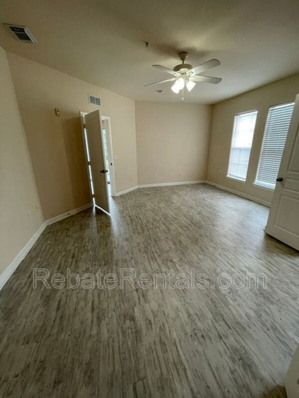 Jacksonville Condo: 8290 Gate Parkway
