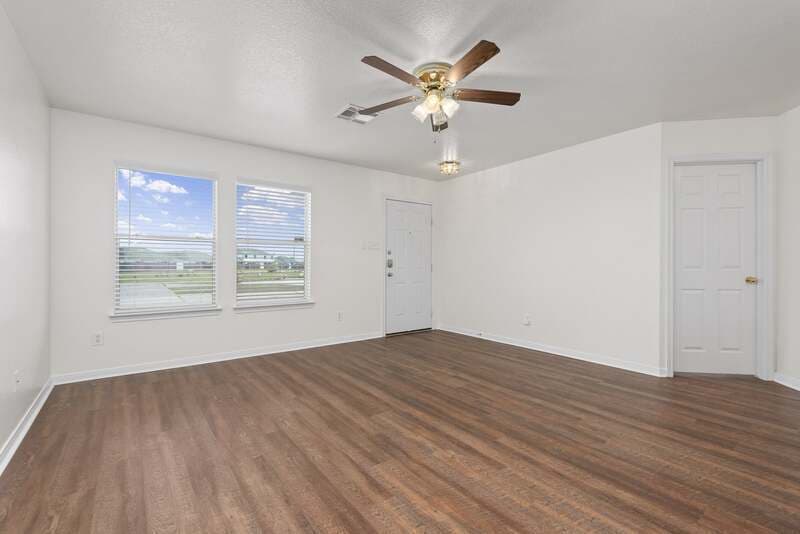 Dickinson Townhome: 2112 St Lucia Calle