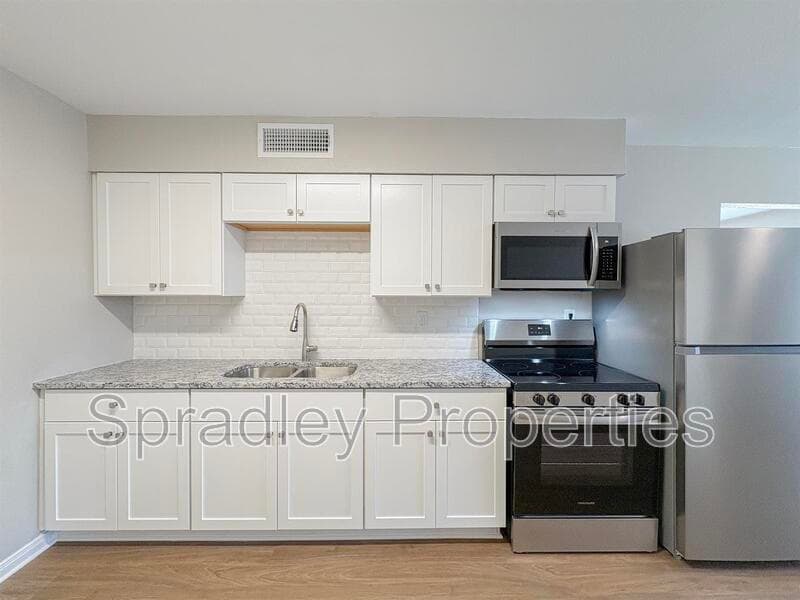 Temple House: 1701A W Ave M