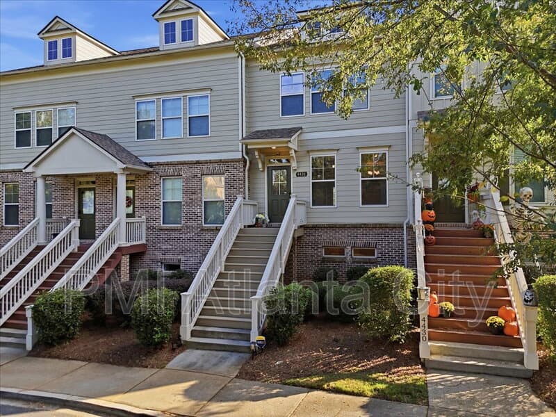 Suwanee Townhome: 4428 Grove Field Park NW